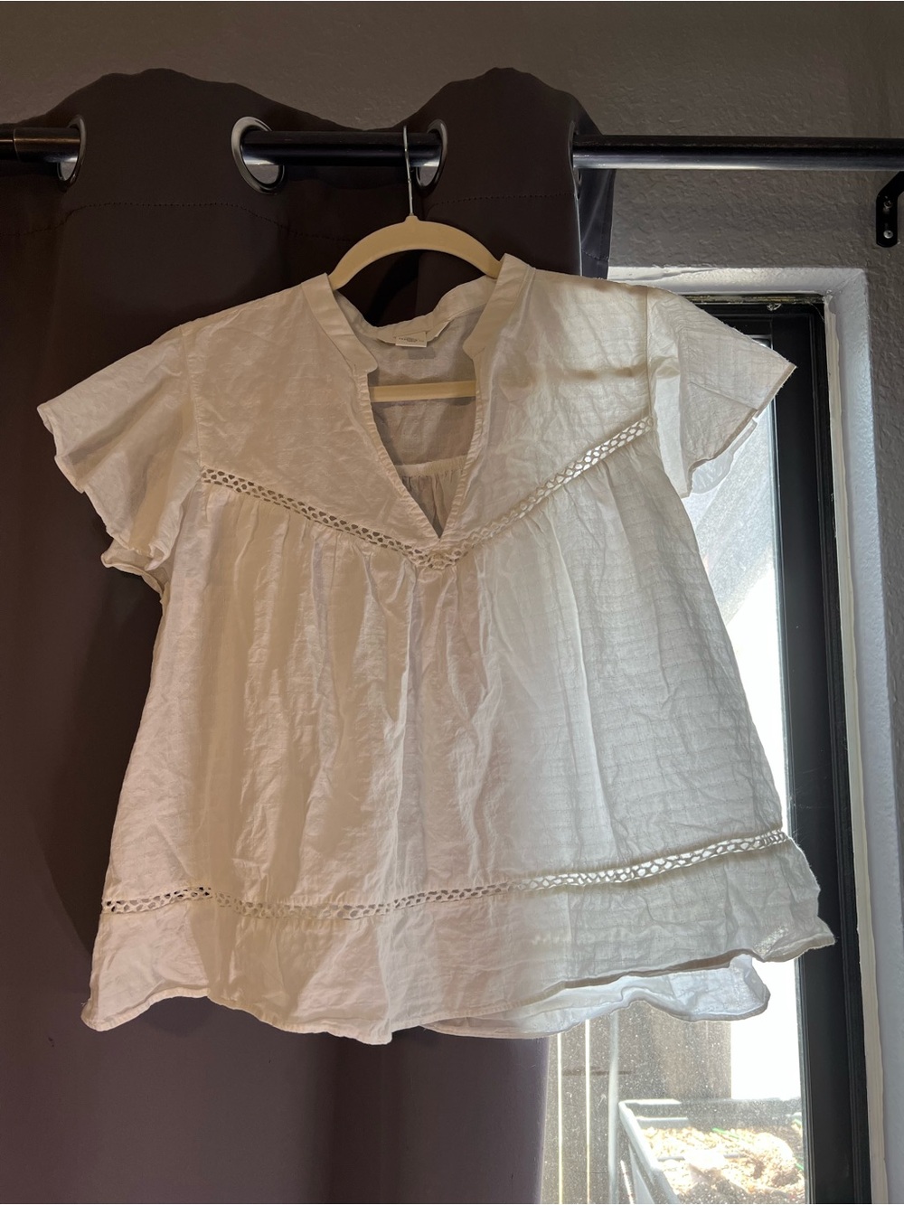 H&M White Cotton Eyelet V-Neck Flutter Sleeve Blouse